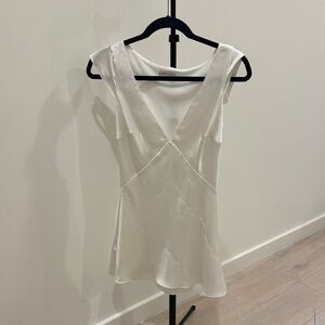 Elegant White Sleeveless Dress